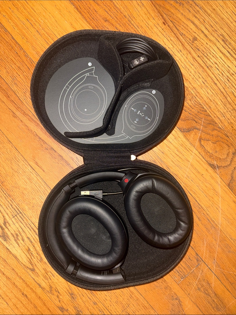 Sony XM4 headphones w/case+charger, excellent condition